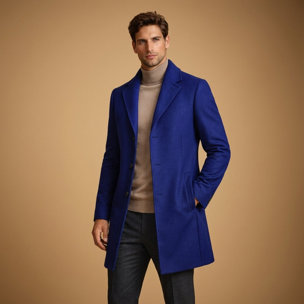 Cappotto da uomo in lana, taglio sartoriale lungo, chiusura con bottoni, adatto per l'ufficio.