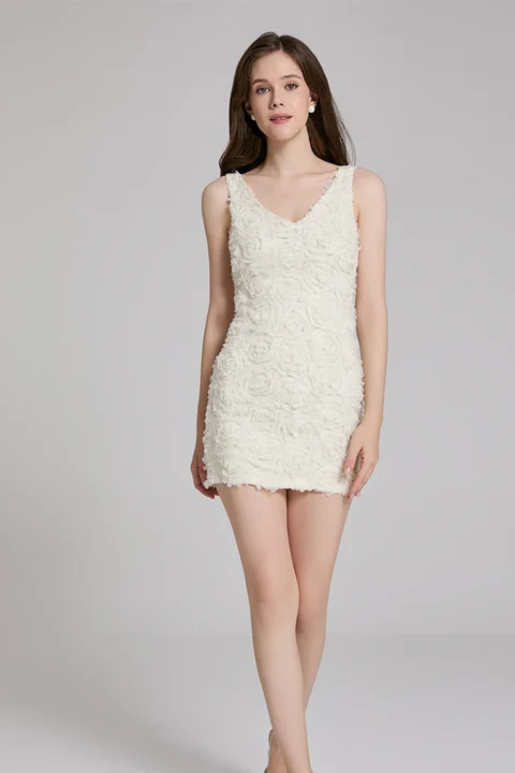Rochie de cocktail mini cu textură florală în relief și decolteu în V fără mâneci