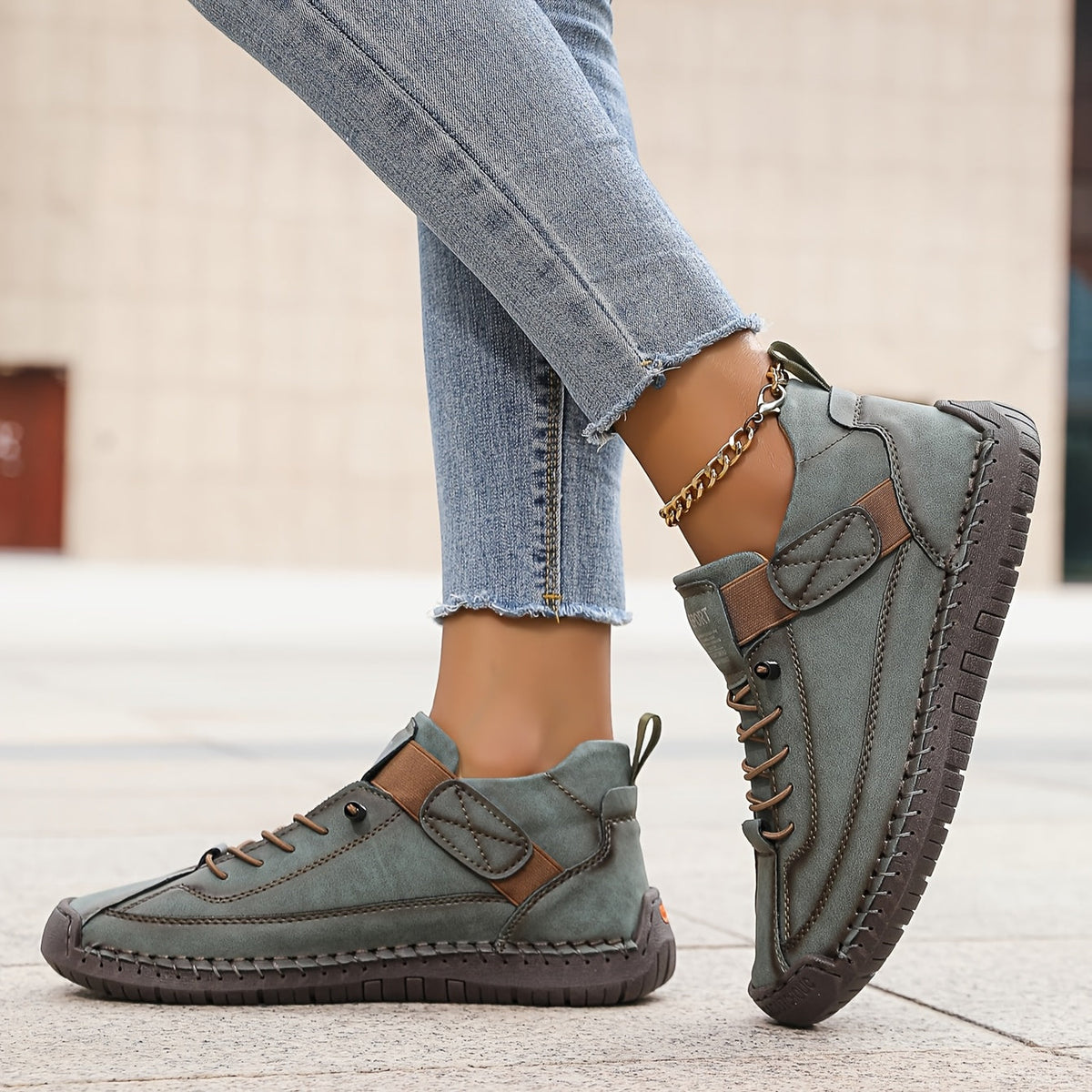 Women's Everyday Sneakers Clean Design Lightweight Sole All-Day Comfort Modern Style