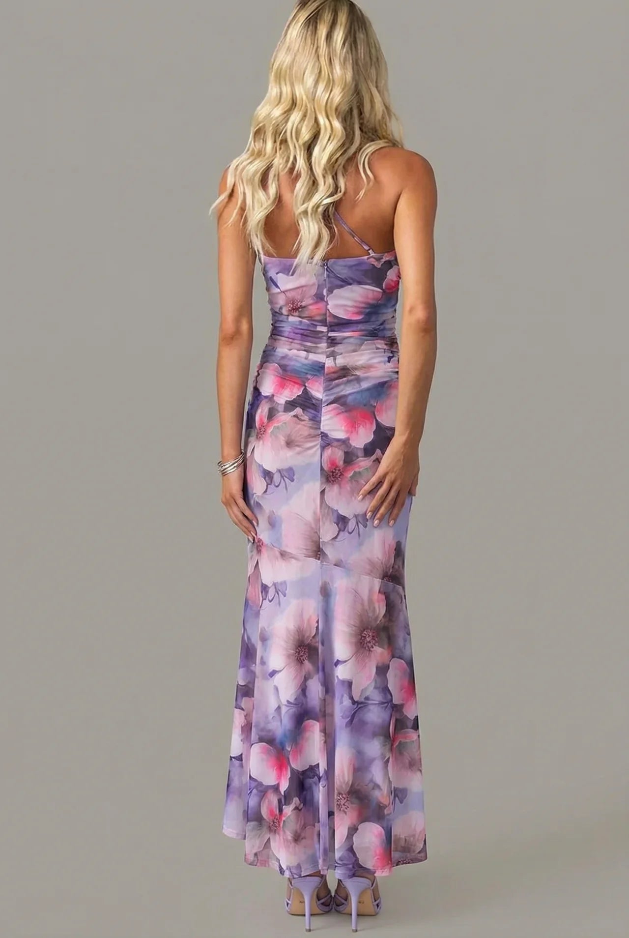 Rochie de bal tip sirenă asimetrică, cu umeri goi și imprimeu floral