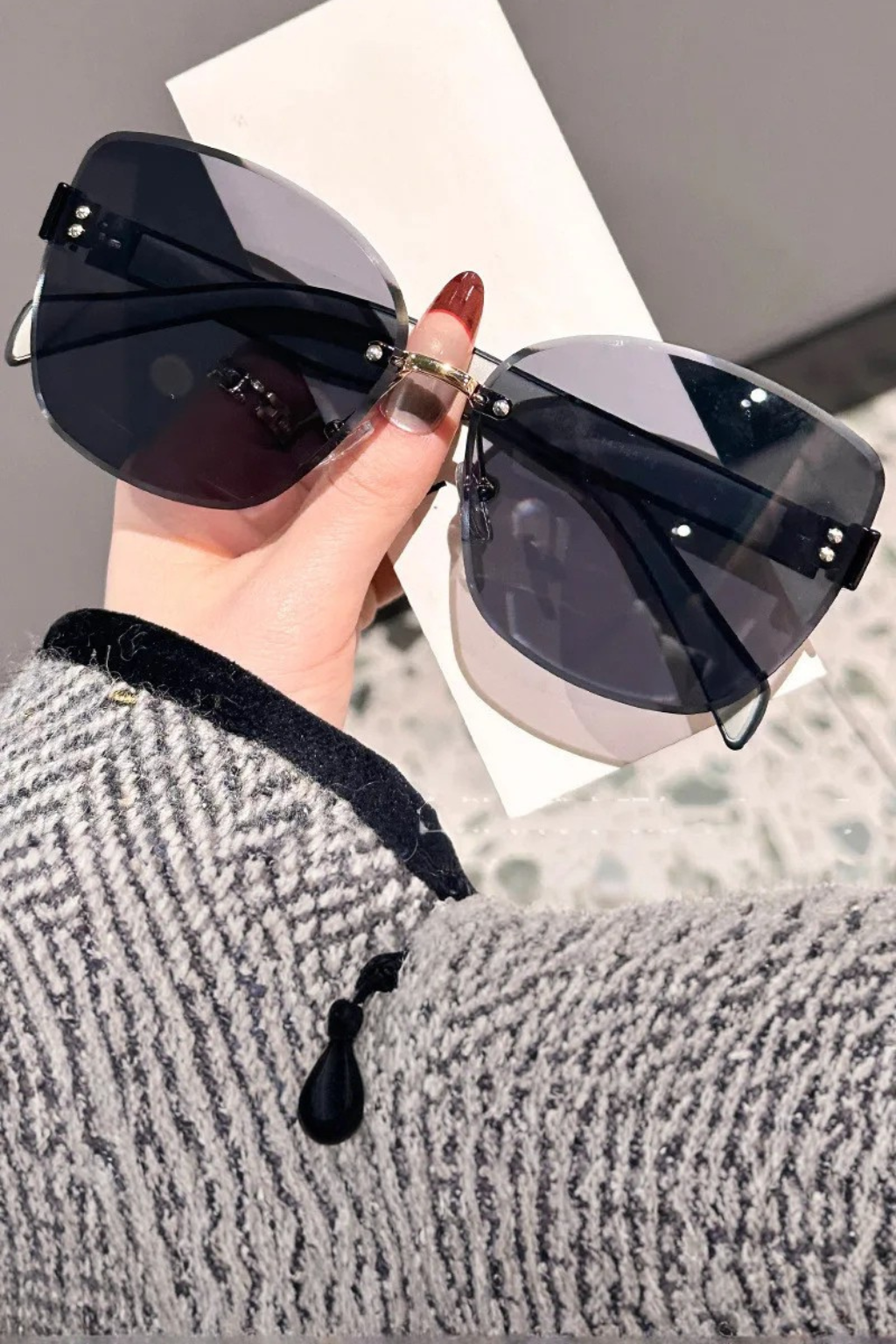 Oversized Cat Eye Sunglasses with Lightweight Metal Temples