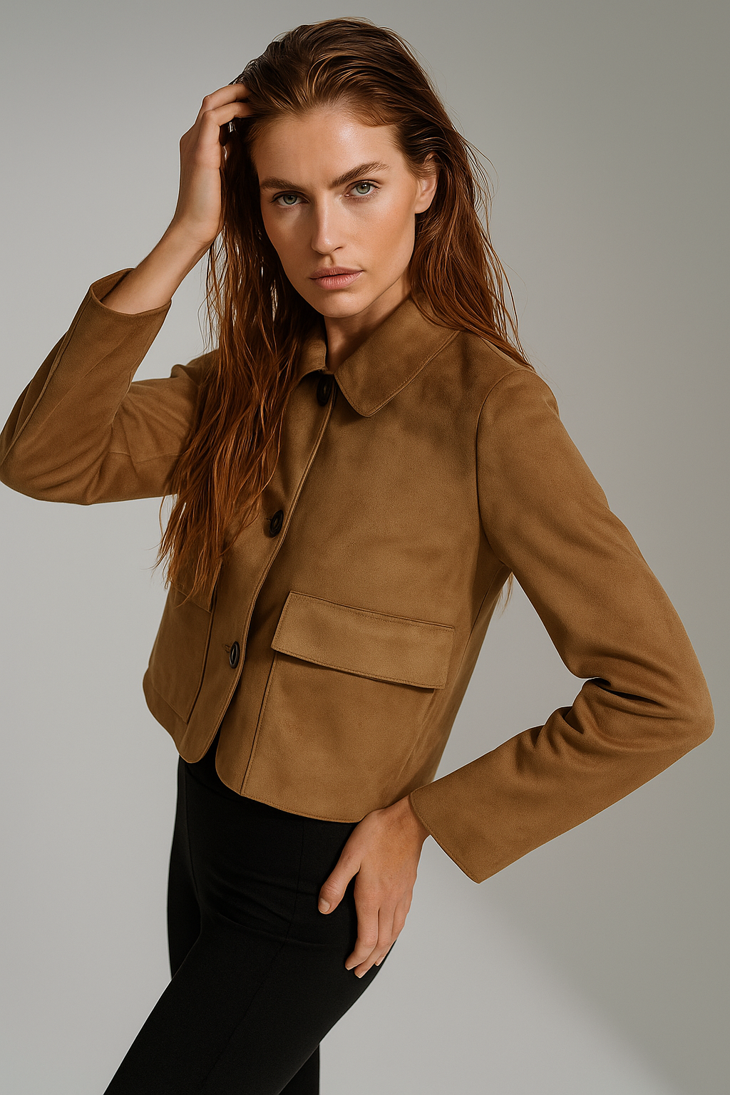Veste courte pour femme à revers avec boutonnage simple et poches poitrine