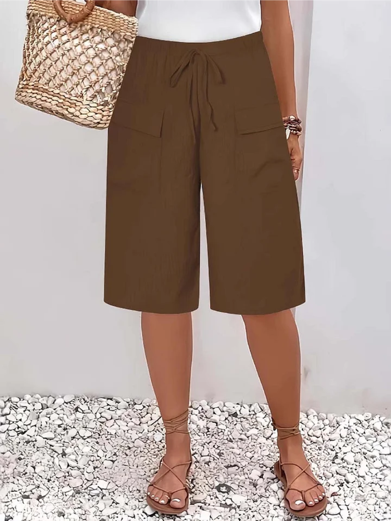 Short feminino com cintura elástica, cordão e bolsos funcionais