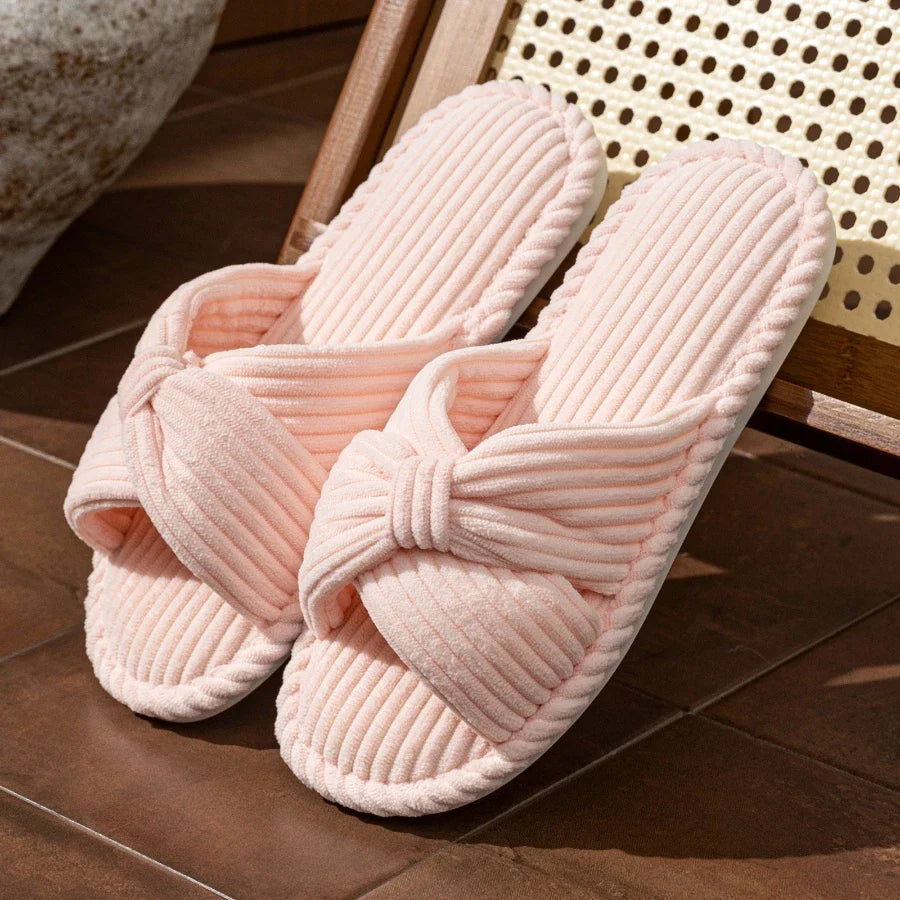 Chaussons en velours côtelé pour femmes — détente à la maison
