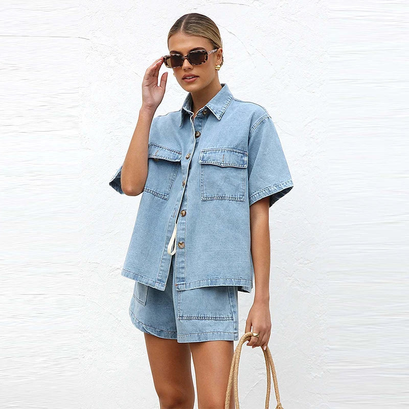 Ensemble Deux Pièces en Denim pour Femme avec Chemise à Manches Courtes et Short