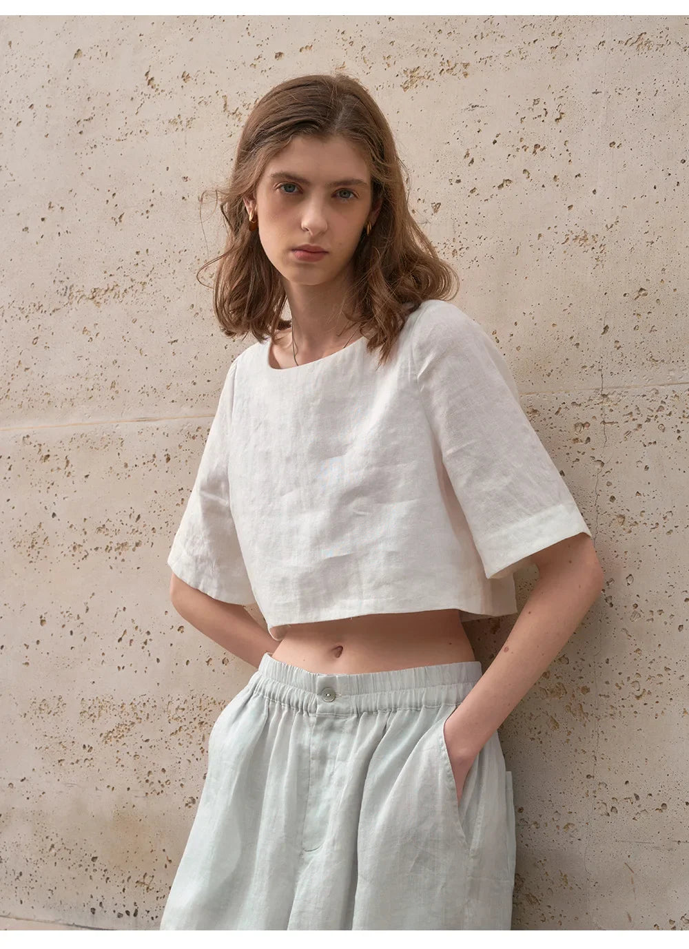 Top cropped feminino — 100% linho — corte largo e boxy — para o dia a dia