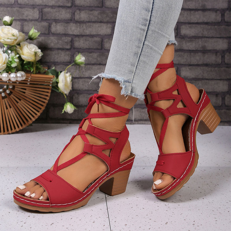 Sandales Féminines à Brides Entrelacées et Talon Large Style Spartiate