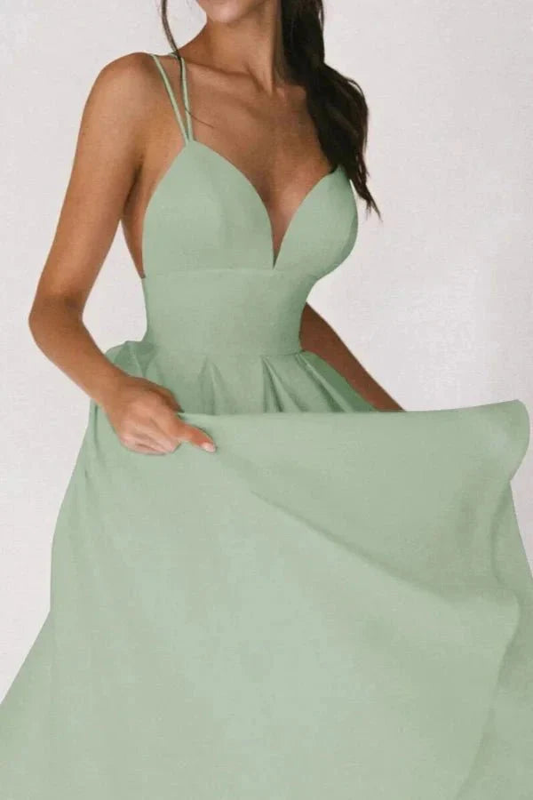 Robe Longue Satinée à Bretelles Spaghetti et Décolleté en V Plongeant