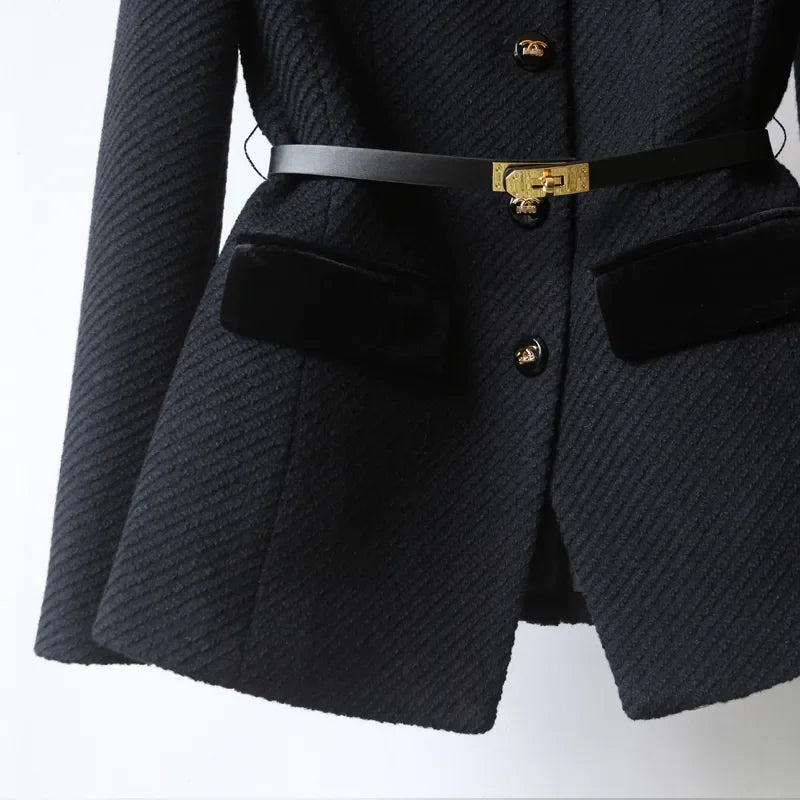 Blazer Cintrée à Col Rond avec Boutons Dorés et Ceinture pour Femme