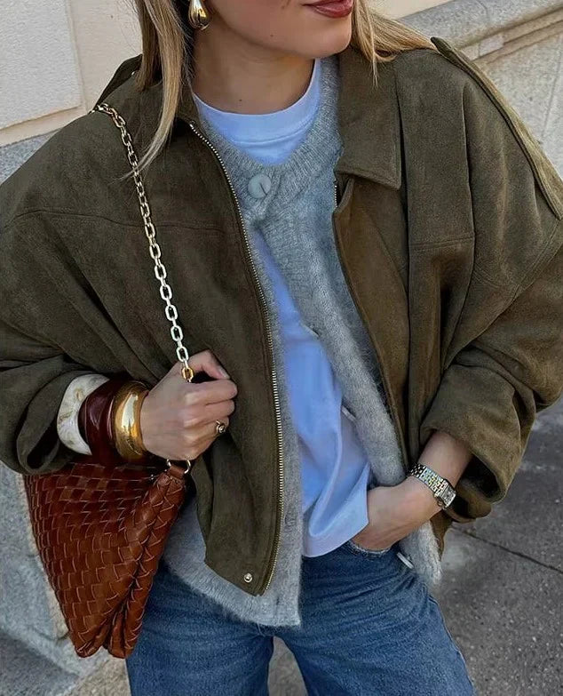 Jaqueta Bomber em Camurça com Lapela e Zíper para Mulher Corte Casual