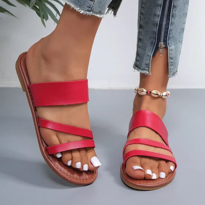 Sandali bassi da donna con cinturini incrociati — casual — estate