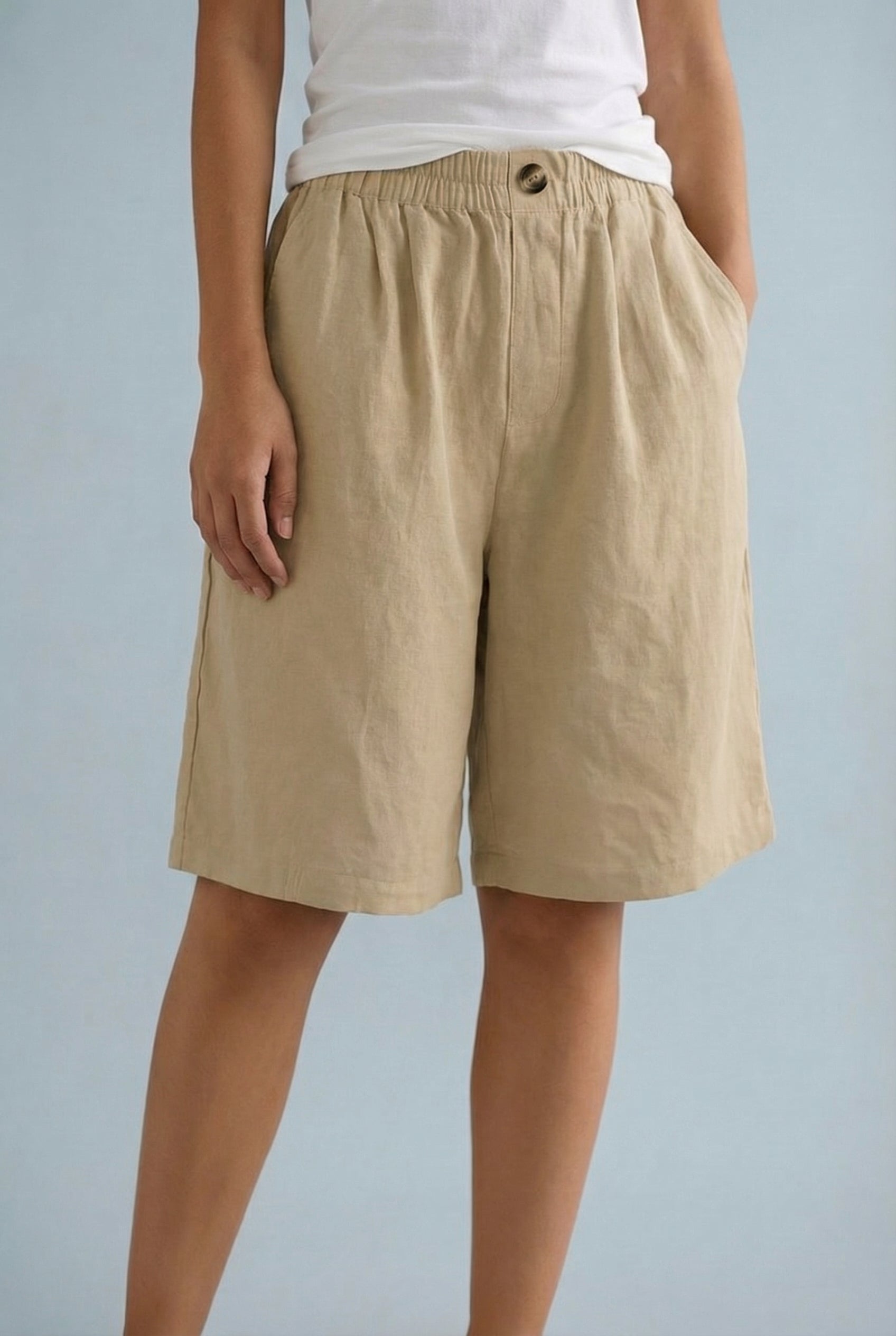 Women's Short Bermuda in Breathable Fabric with Comfort Belt and Wide Cut
