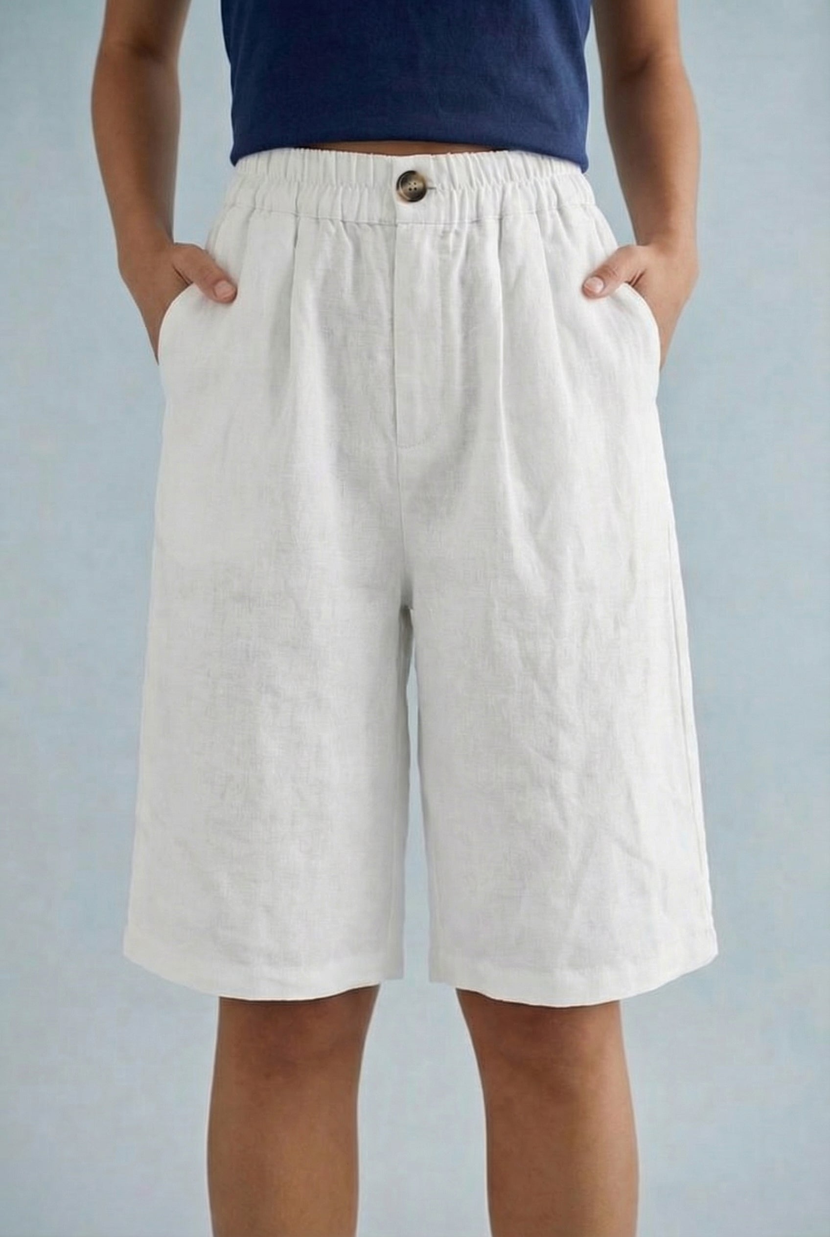 Women's Short Bermuda in Breathable Fabric with Comfort Belt and Wide Cut
