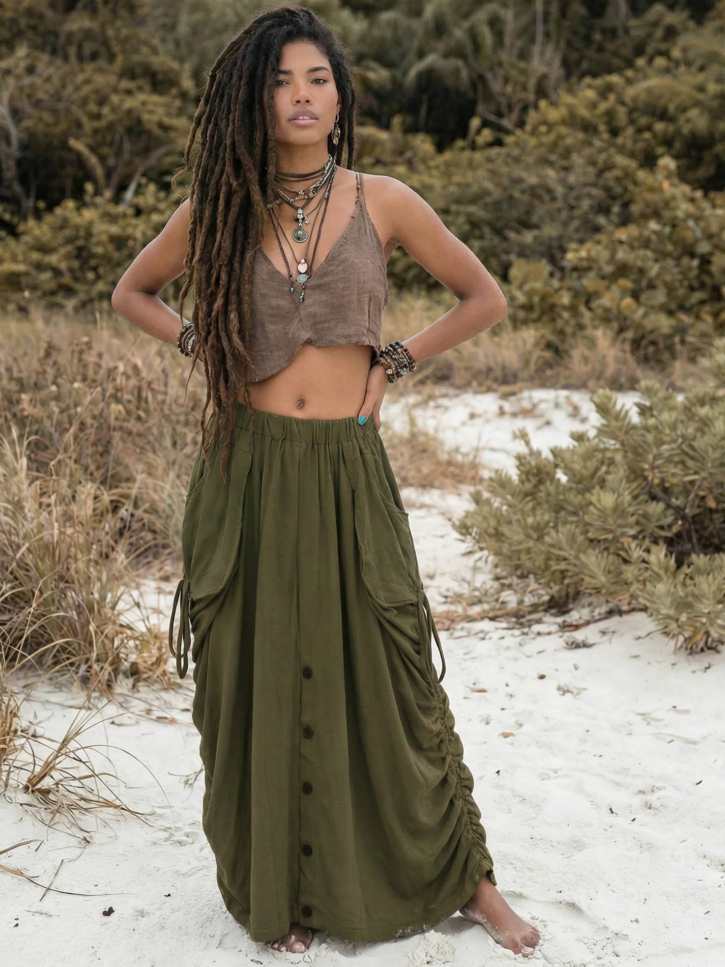 Falda de estilo bohemio con corte evasé, detalles fruncidos y abotonadura