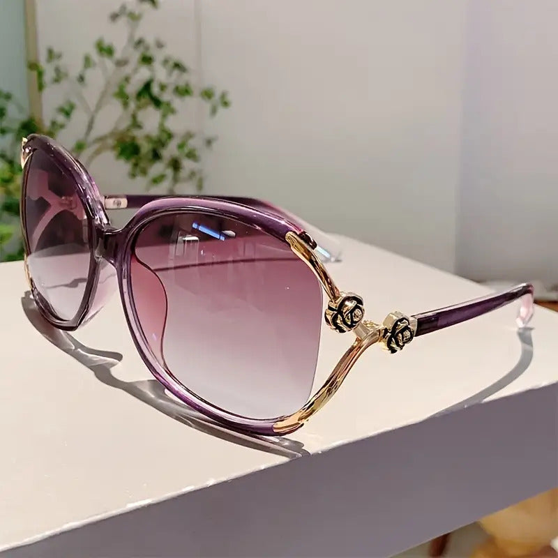 Occhiali da Sole di Lusso con Montatura Larga, Cerniere Rosa e Lenti Antiriflesso