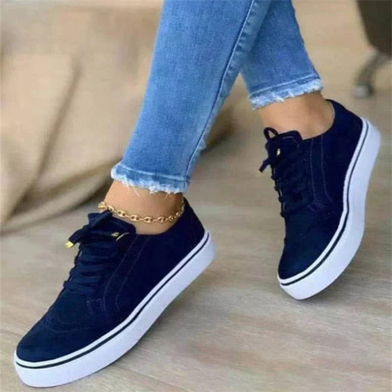 Sneakers donna con lacci — suola platform e dettagli traforati