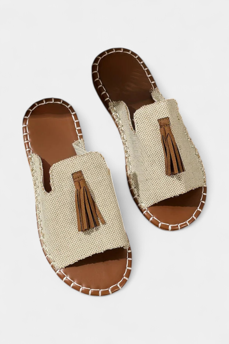 Flade sandaler med etniske mønstre