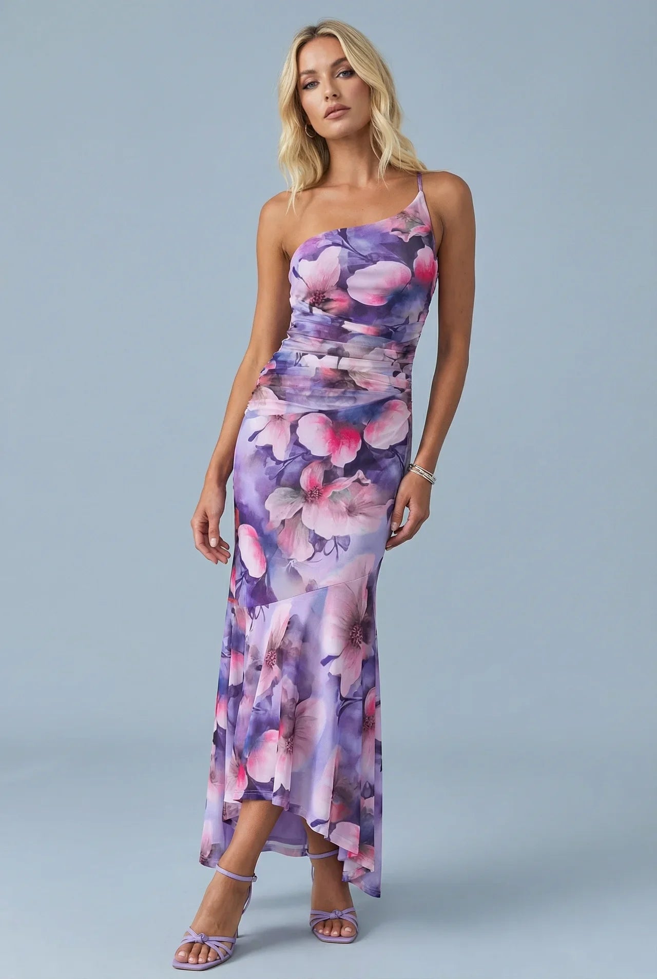 Rochie de bal tip sirenă asimetrică, cu umeri goi și imprimeu floral