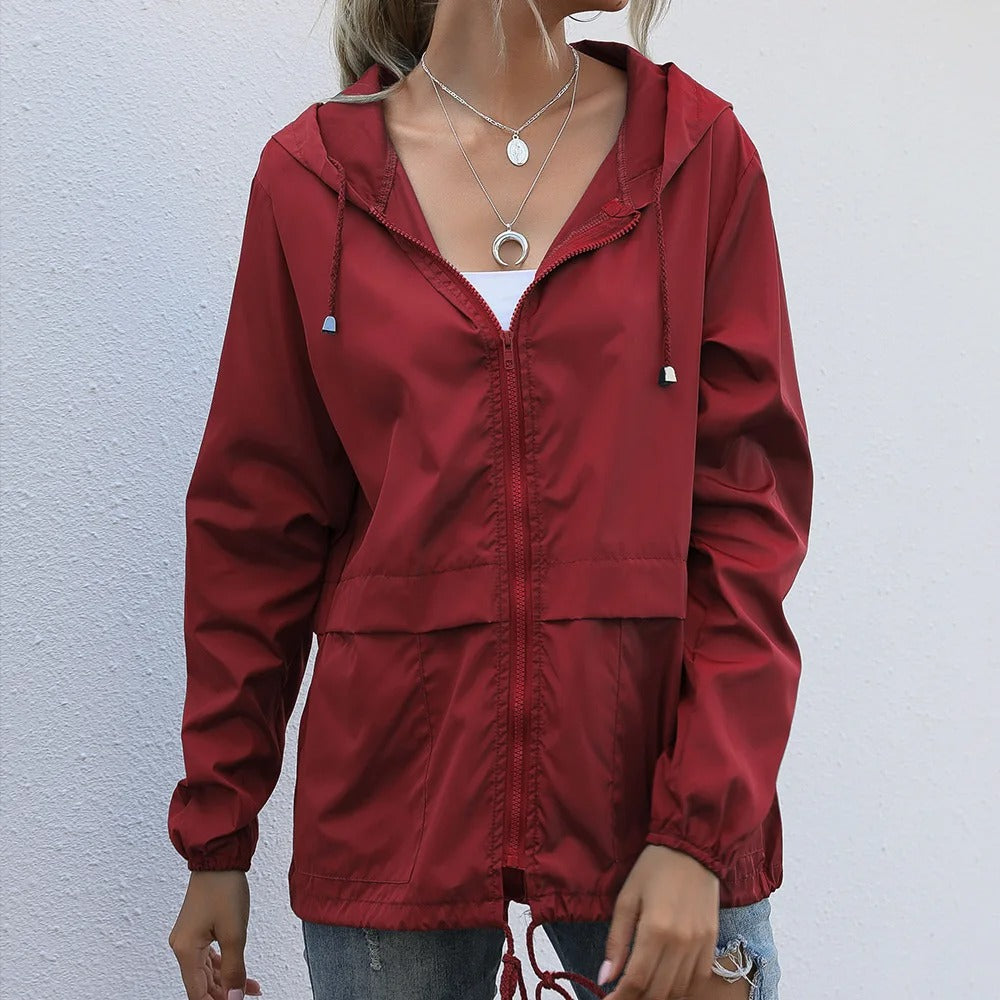 Chaqueta ligera impermeable con capucha para mujer, cómoda para uso diario y actividades al aire libre.