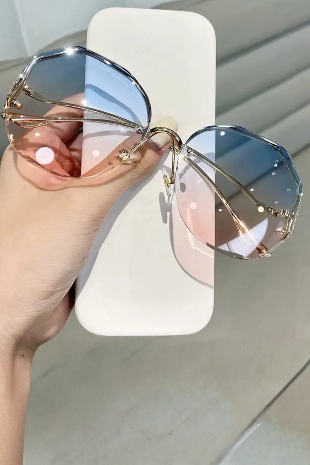 Gafas de sol grandes sin montura con lentes progresivos tintados