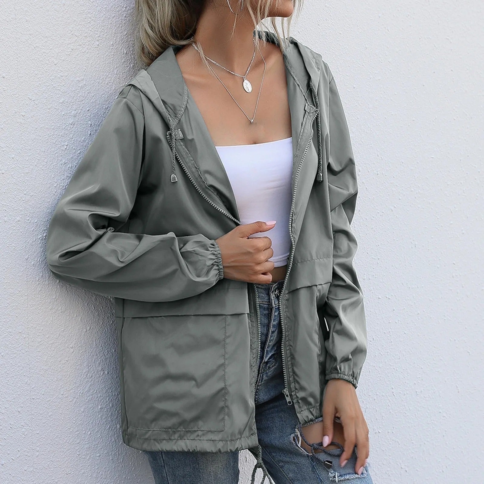 Chaqueta ligera impermeable con capucha para mujer, cómoda para uso diario y actividades al aire libre.
