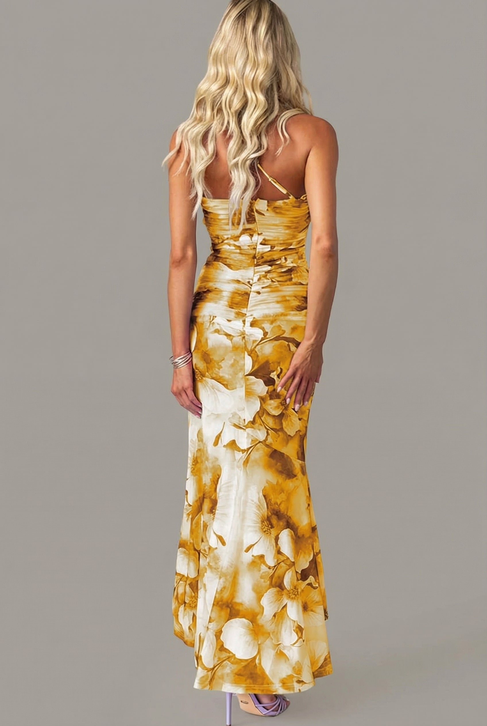 Rochie de bal tip sirenă asimetrică, cu umeri goi și imprimeu floral