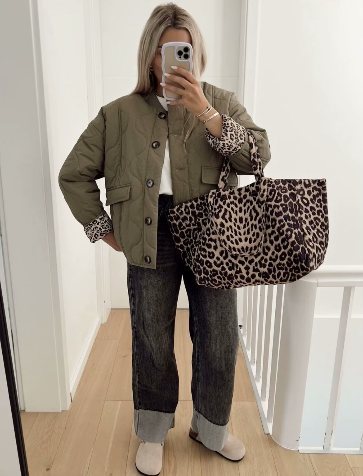 Chaqueta Acolchada con Estampado de Leopardo y Cierre de Botón Simple para Mujer