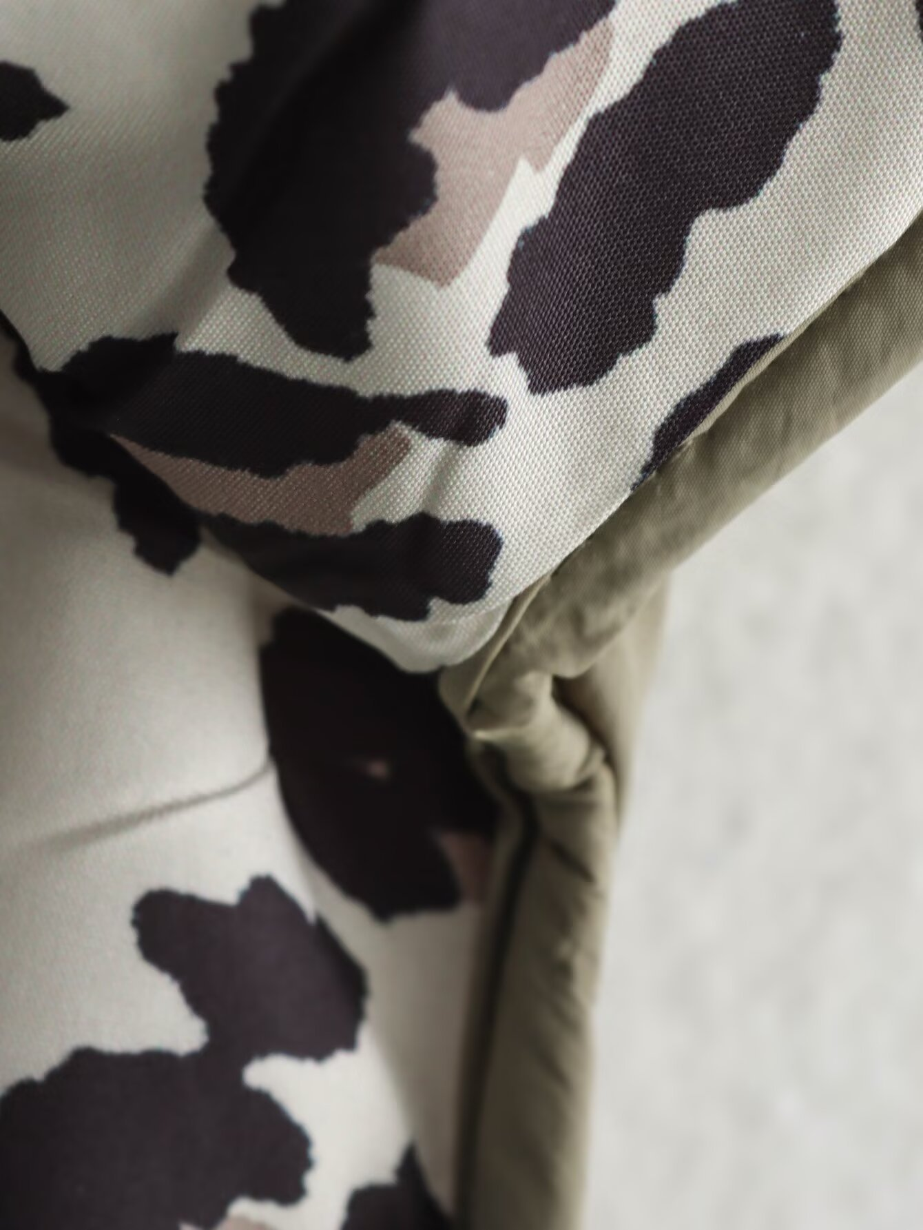 Chaqueta Acolchada con Estampado de Leopardo y Cierre de Botón Simple para Mujer