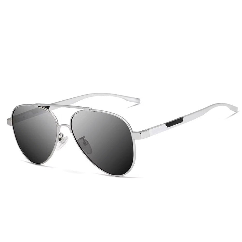 Gafas de sol con montura metálica fina de forma aviador y lentes oscuros