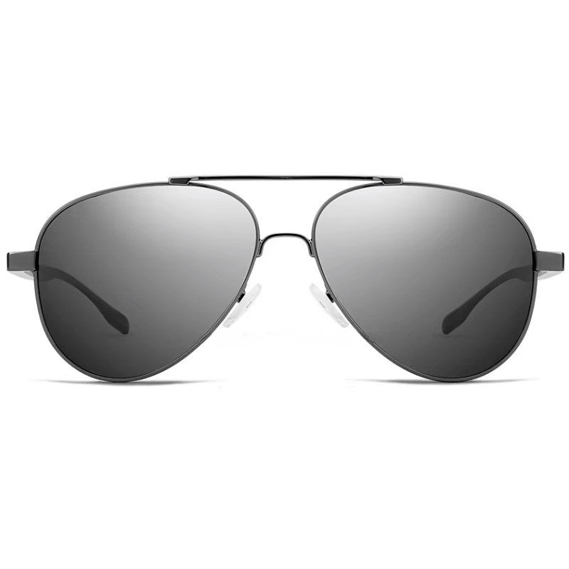 Gafas de sol con montura metálica fina de forma aviador y lentes oscuros