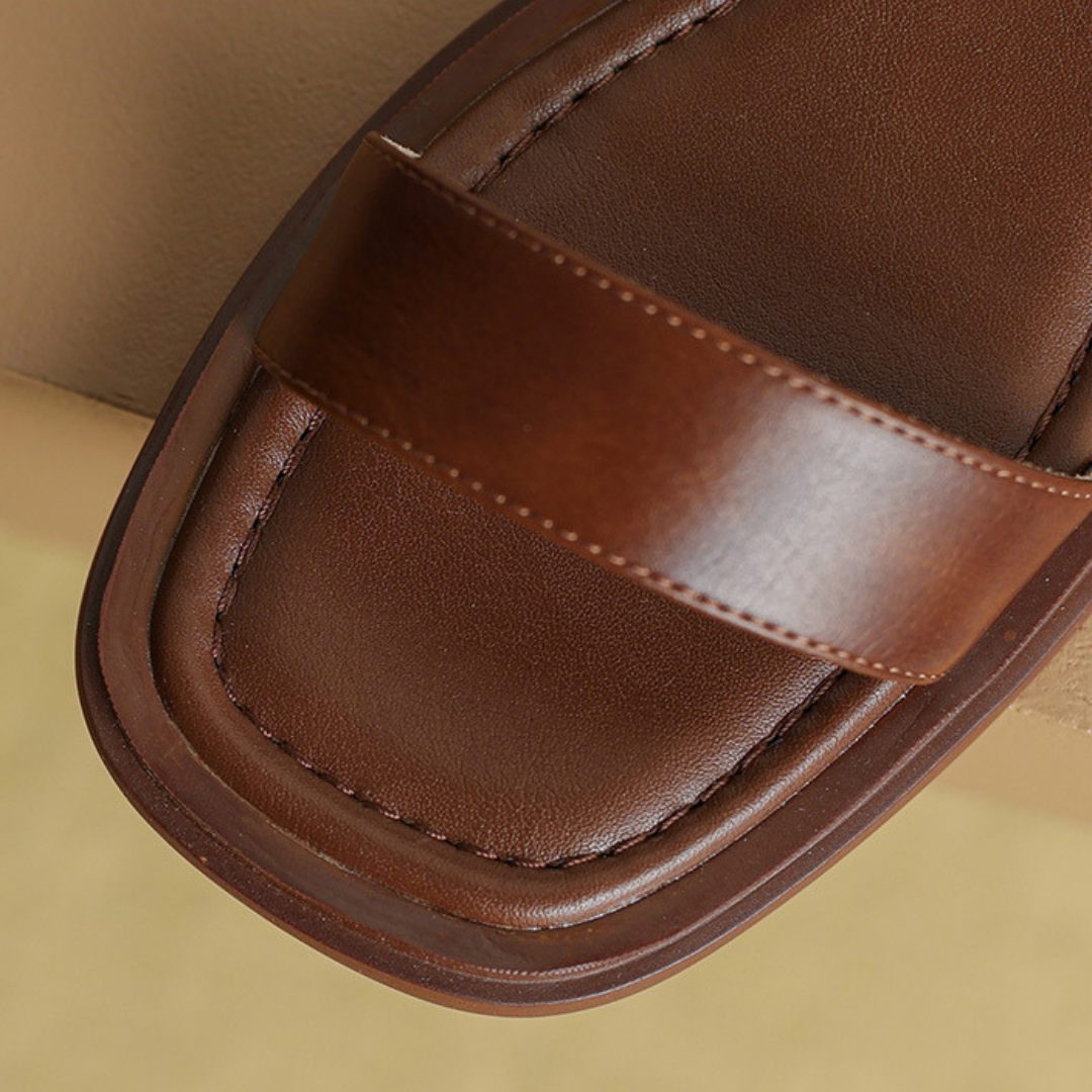 Sandales Chic à Semelles Épaisses et Brides en Cuir avec Fermeture à Boucle