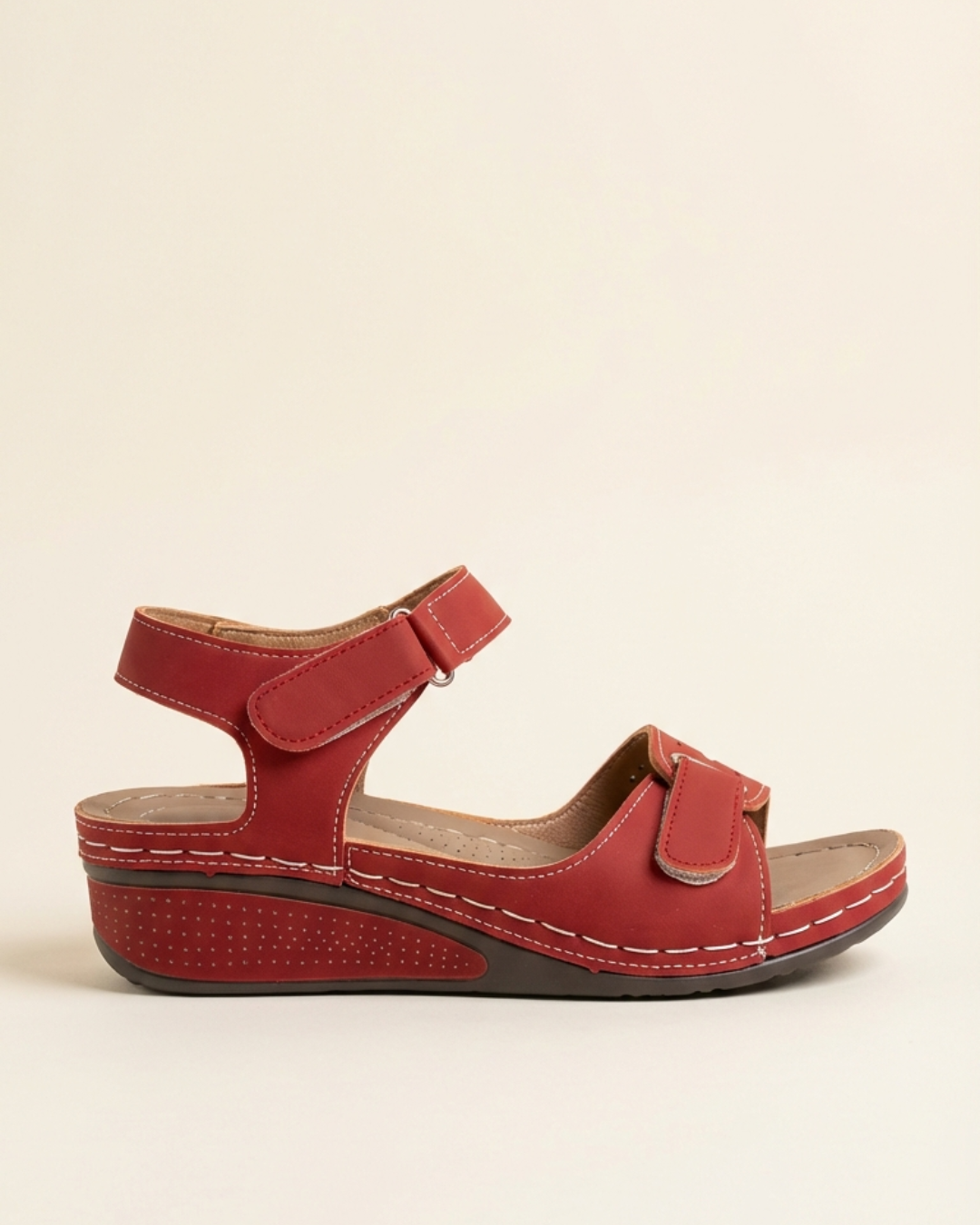 Kilehøjhælede sandaler med justerbare stropper