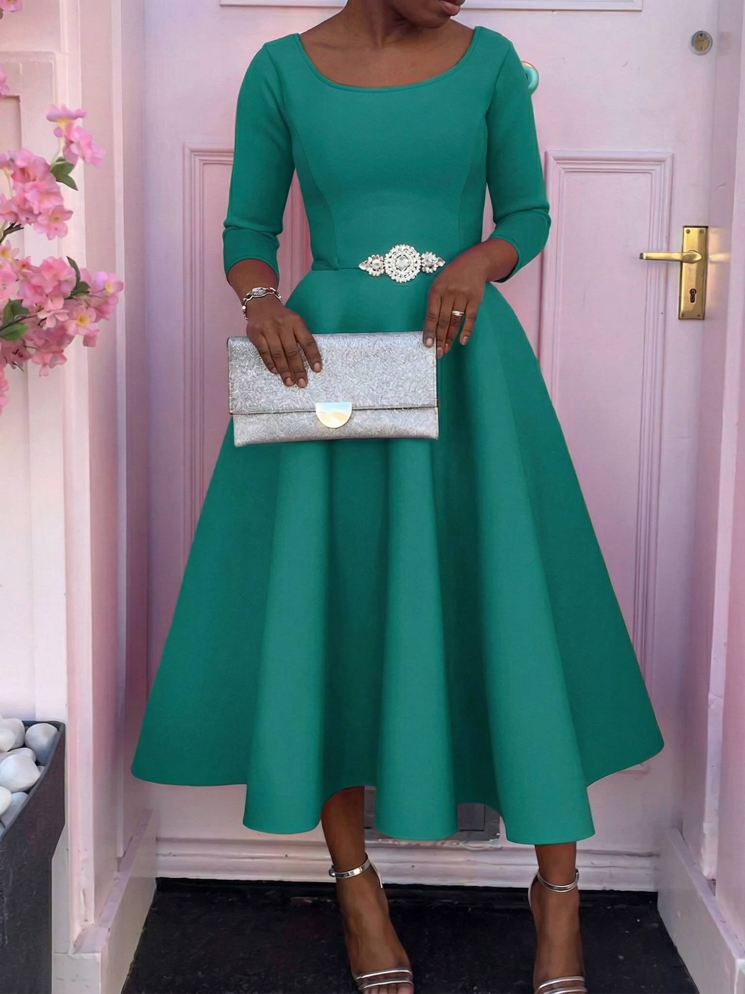 Rochie pentru Invitate la Nuntă de Stil Clasic cu Fustă Midi Evazată
