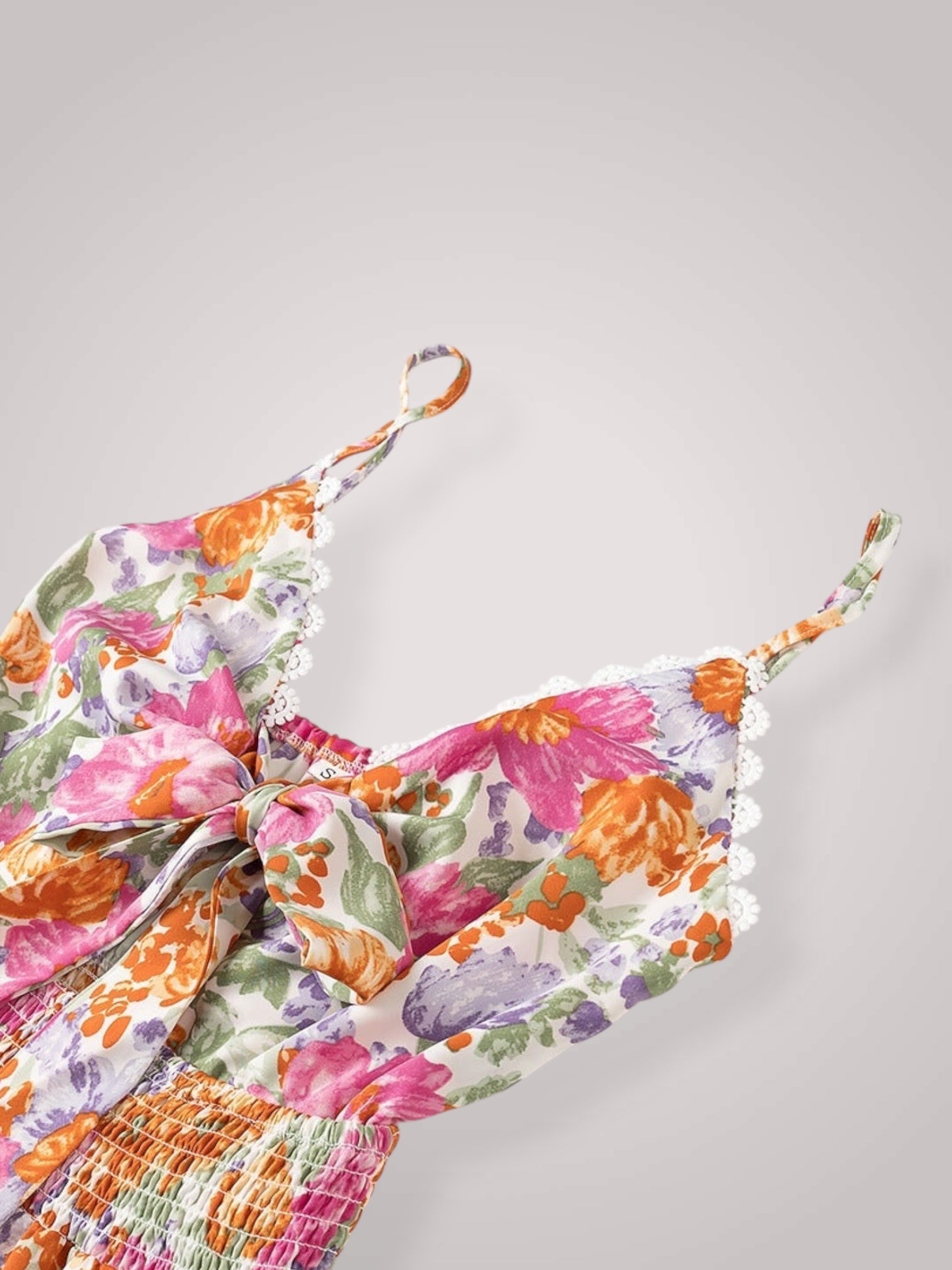 Robe courte à fleurs avec nœud