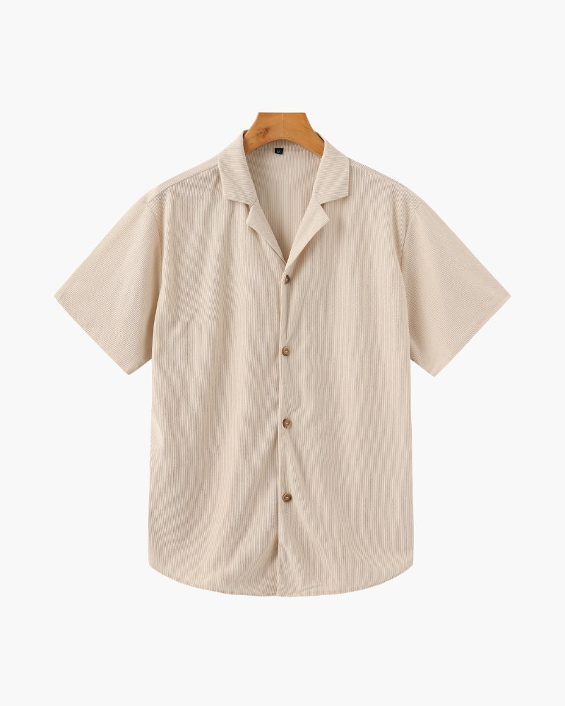 Afslapningssæt i ribfløjl til mænd med skjorte og afslappede shorts