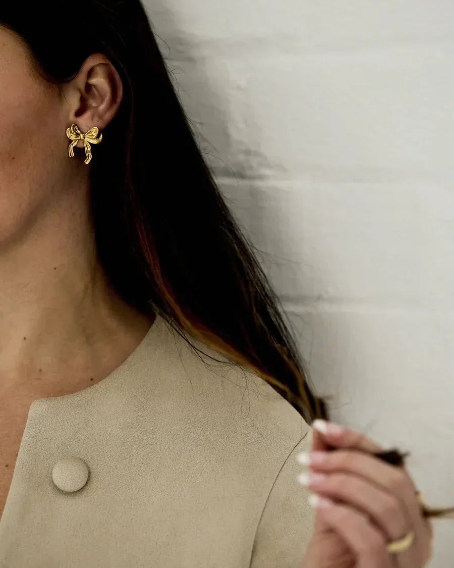 Boucles d'Oreilles Stud en Acier Inoxydable avec Design de Nœud Poli pour Femme