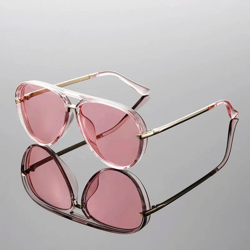 Gafas de sol con montura ancha de aleación de metal y silueta piloto ahusada