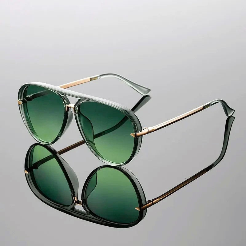 Gafas de sol con montura ancha de aleación de metal y silueta piloto ahusada