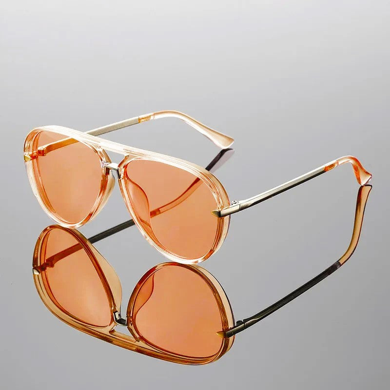 Gafas de sol con montura ancha de aleación de metal y silueta piloto ahusada