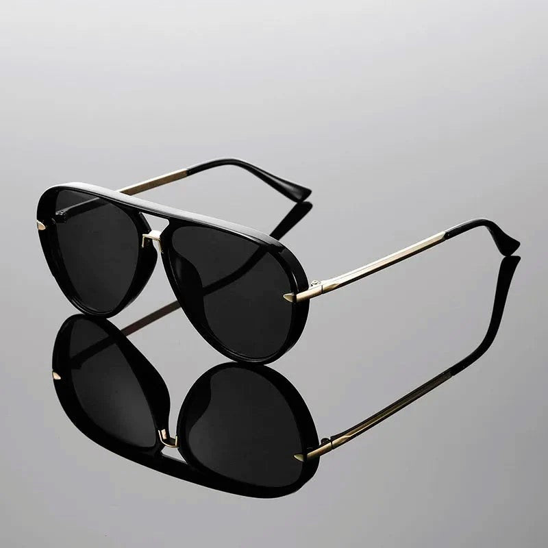 Gafas de sol con montura ancha de aleación de metal y silueta piloto ahusada