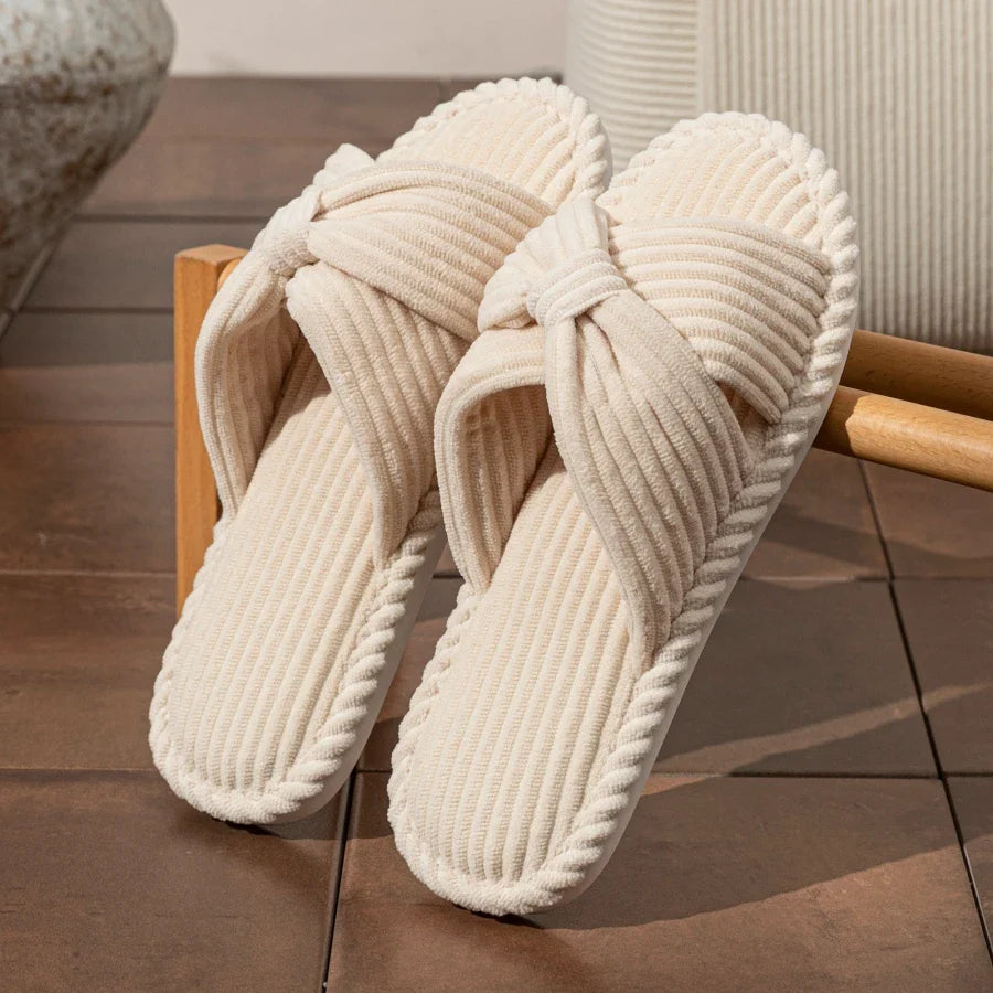 Chaussons en velours côtelé pour femmes — détente à la maison