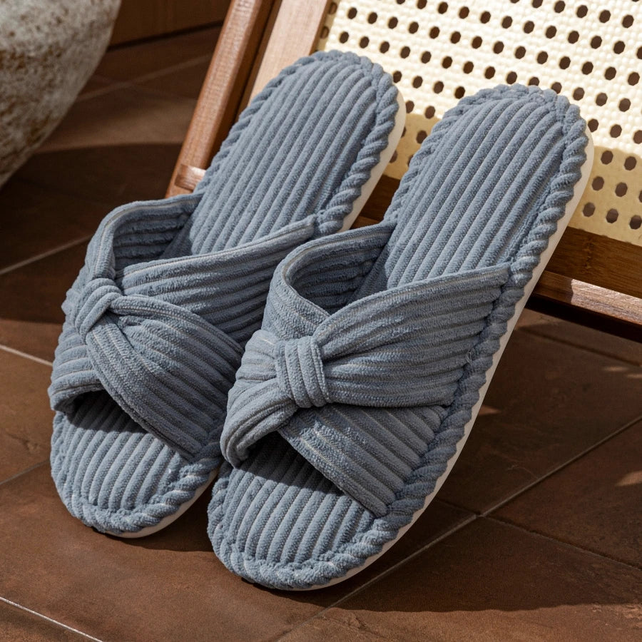 Chaussons en velours côtelé pour femmes — détente à la maison