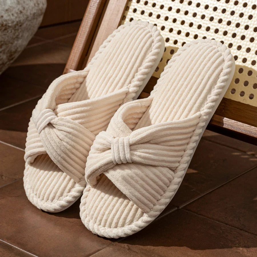 Chaussons en velours côtelé pour femmes — détente à la maison