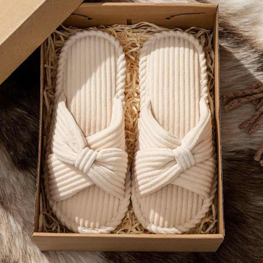 Chaussons en velours côtelé pour femmes — détente à la maison