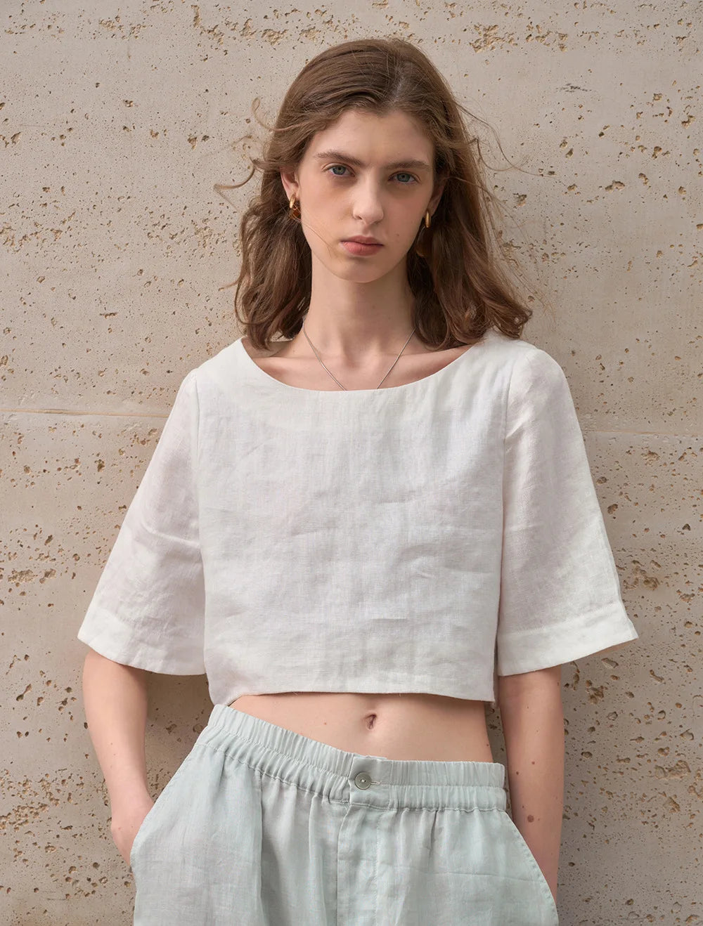 Top cropped feminino — 100% linho — corte largo e boxy — para o dia a dia