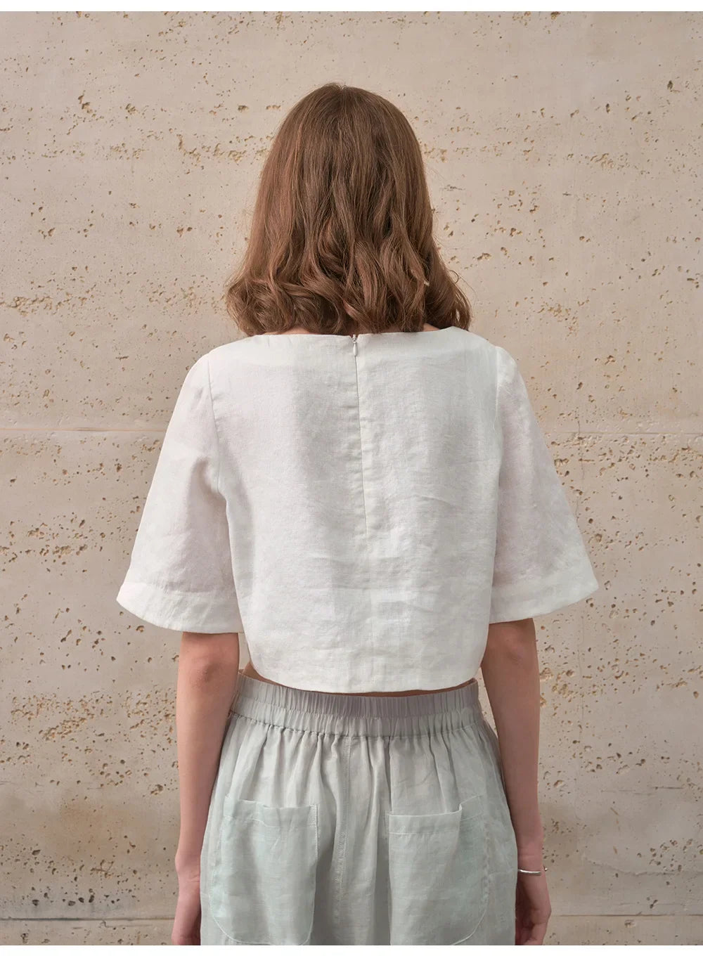 Top cropped feminino — 100% linho — corte largo e boxy — para o dia a dia