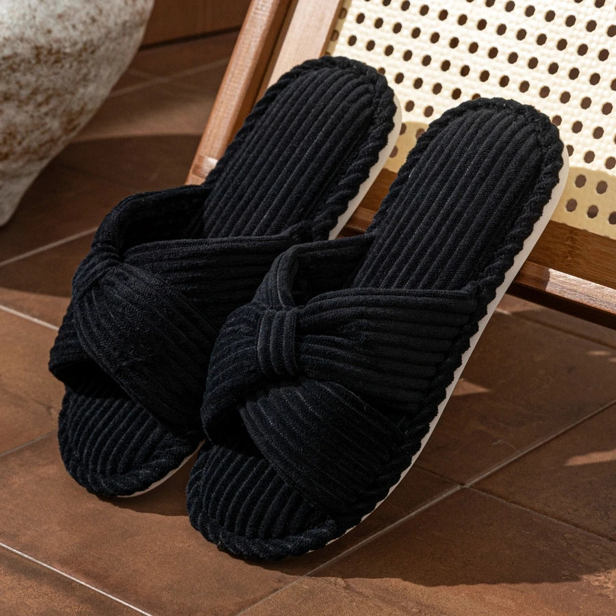 Chaussons en velours côtelé pour femmes — détente à la maison