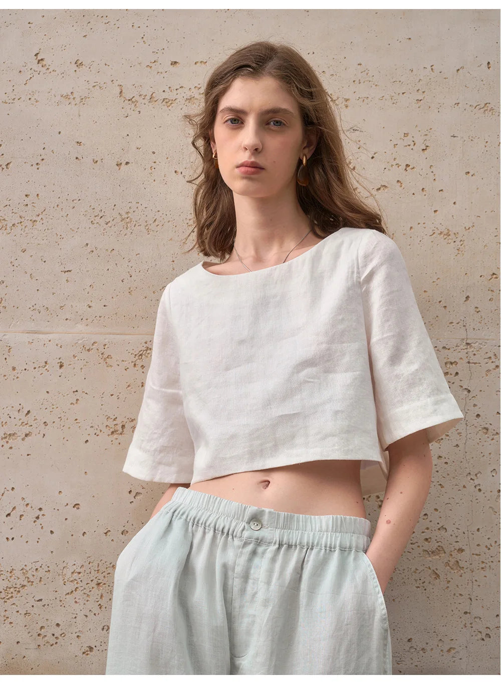 Top cropped feminino — 100% linho — corte largo e boxy — para o dia a dia