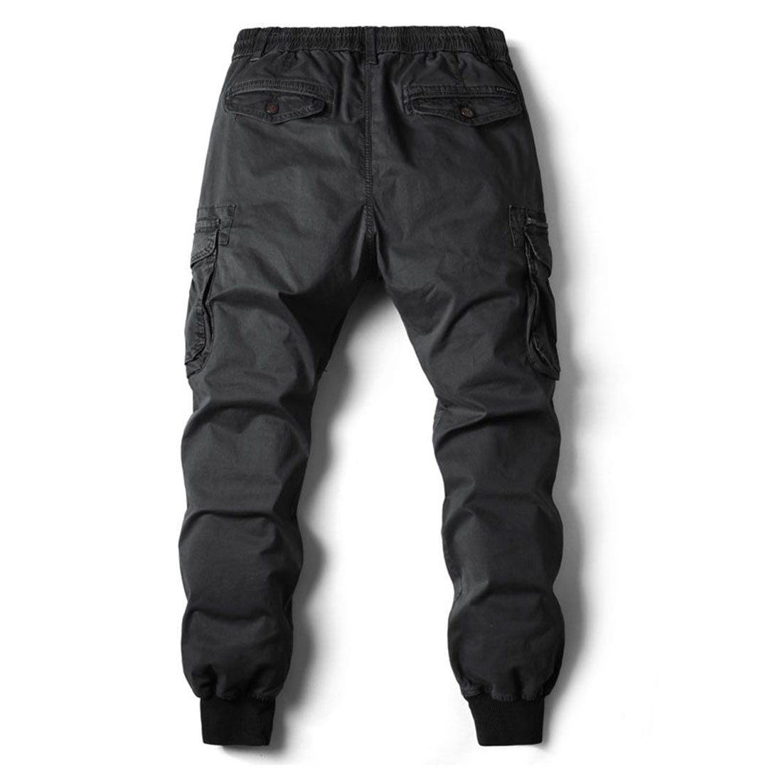 Pantalón cargo de hombre para uso diario, corte cónico, bolsillos utilitarios y tobillos ajustados