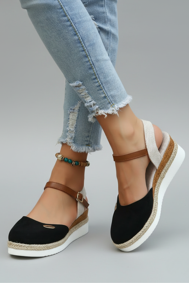 Uzavřené espadrilky na klínku s páskem pro ženy